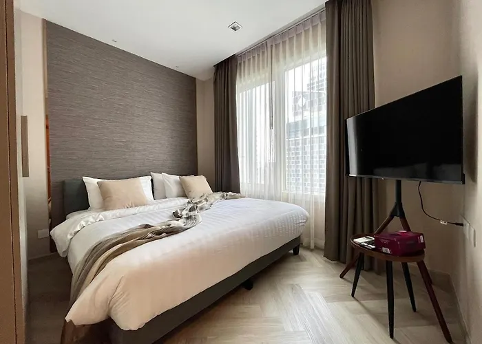 Supreme Spacious 2-bedroom In Prime Location! Bts Thonglor *